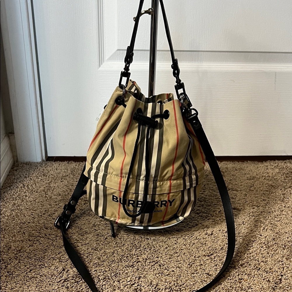 3309 Burberry Beige and Black Striped Drawstring Bag